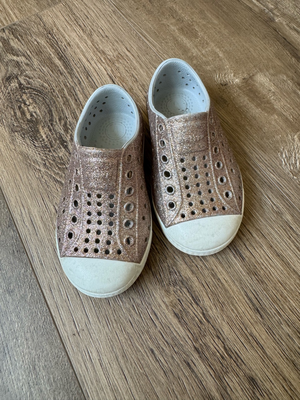 Native Shoes Kids Glitter Slip-On in Rose